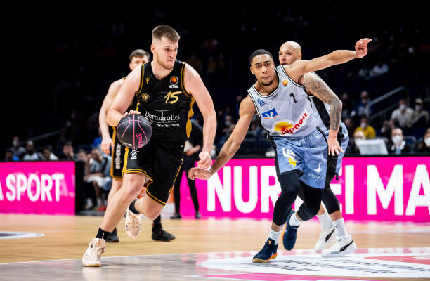 来摆脱对手 来摆脱对手