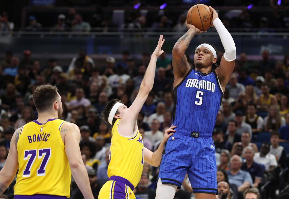 三球居首 三球居首